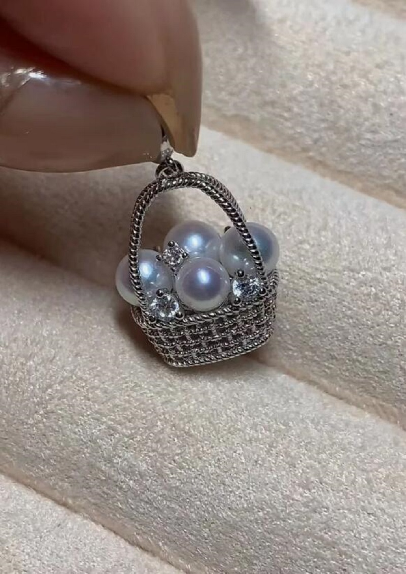 530 Chain - elegancka zawieszka z białej perły Morza